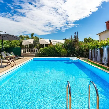 Tomani With Xxl Pool