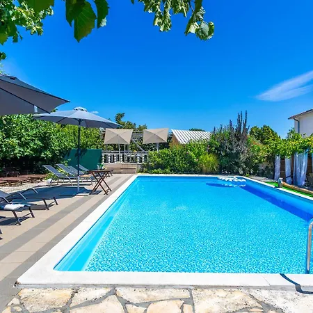 Tomani With Xxl Pool