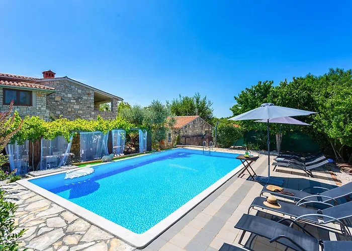 Вилла Tomani With Xxl Pool *
