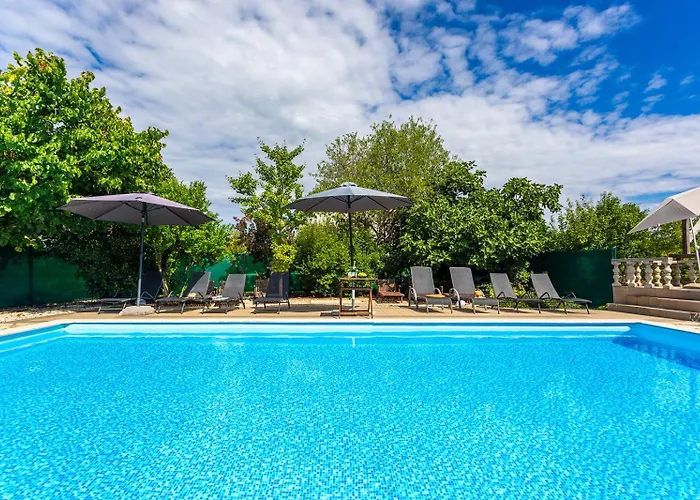 Tomani With Xxl Pool Вилла *