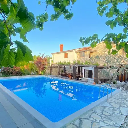 Villa Tomani With Xxl Pool *